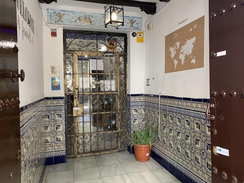 Pension Giraldilla Sevilla Exteriör bild