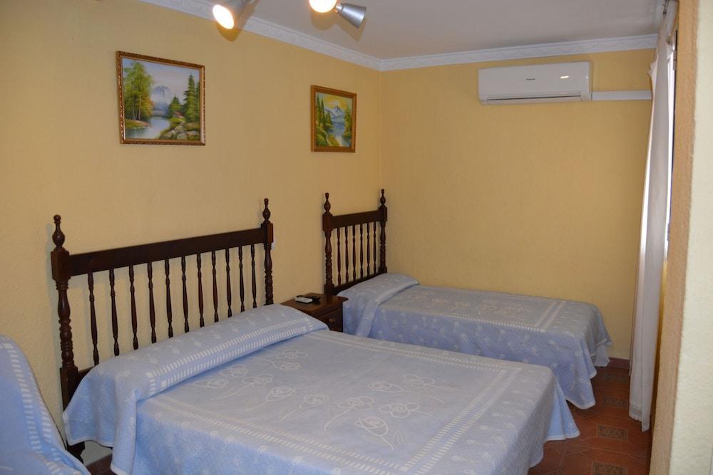 Pension Giraldilla Sevilla Exteriör bild