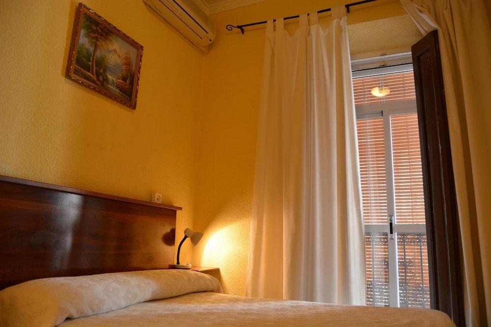 Pension Giraldilla Sevilla Exteriör bild