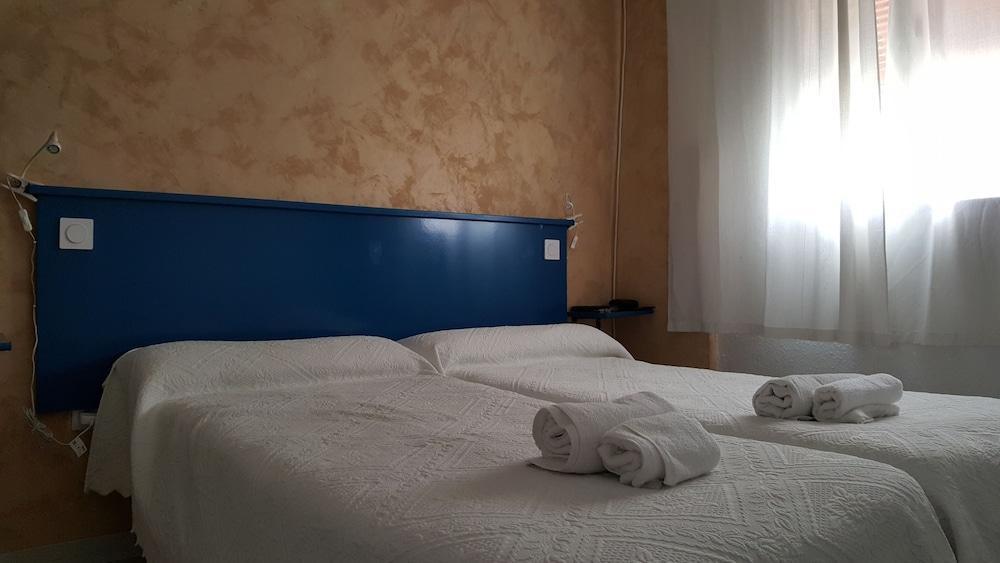 Pension Giraldilla Sevilla Exteriör bild
