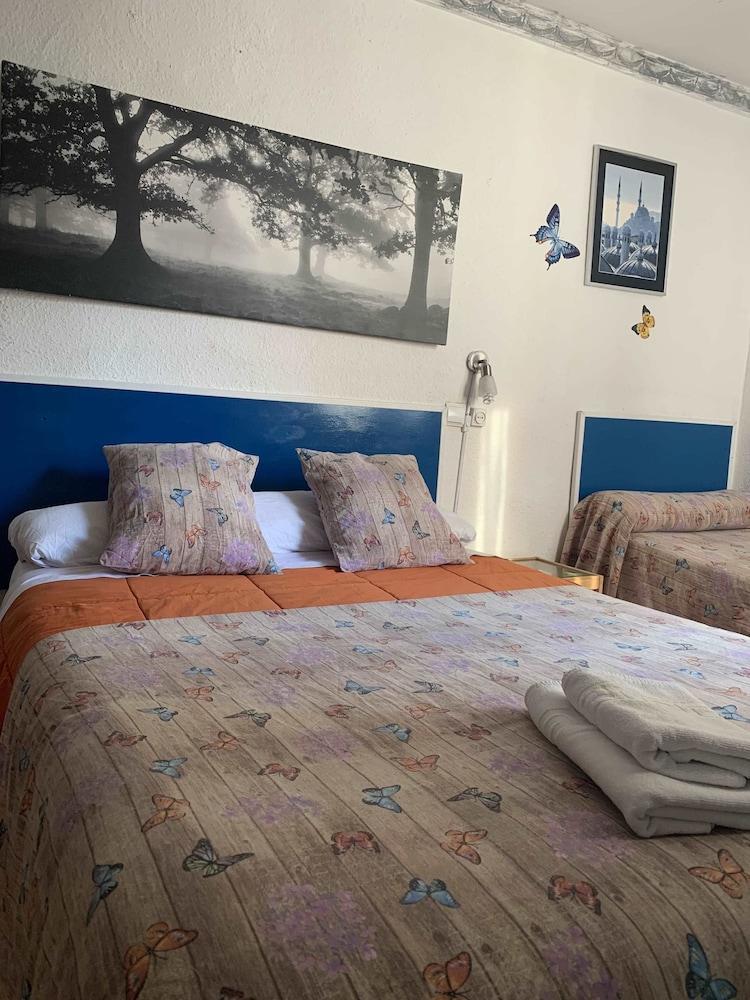 Pension Giraldilla Sevilla Exteriör bild