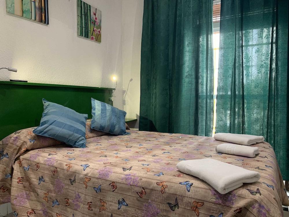 Pension Giraldilla Sevilla Exteriör bild