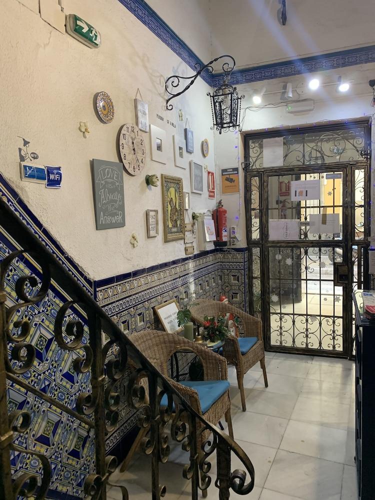 Pension Giraldilla Sevilla Exteriör bild
