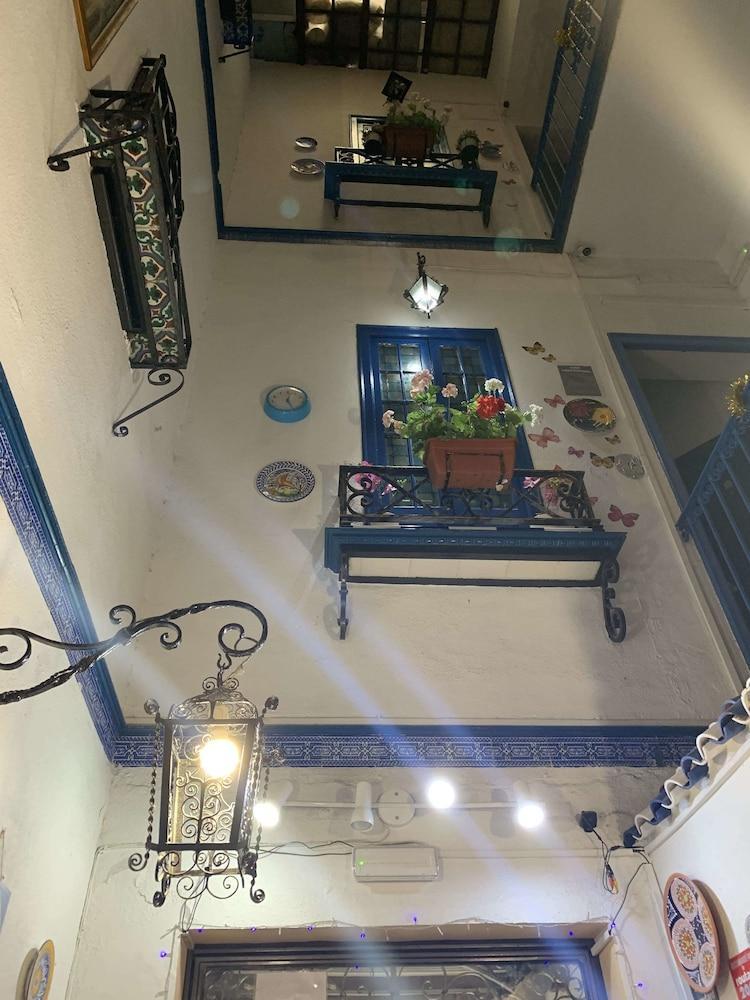 Pension Giraldilla Sevilla Exteriör bild