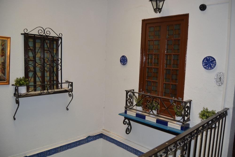 Pension Giraldilla Sevilla Exteriör bild